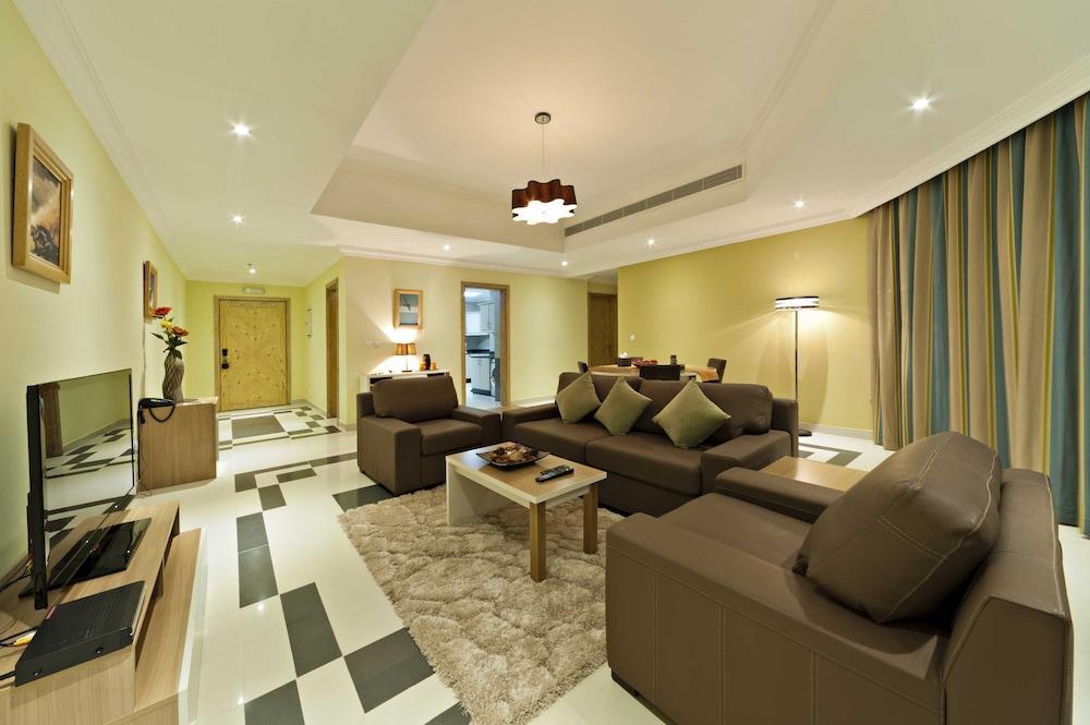 Magnum & West Bay Aparthotel 4*