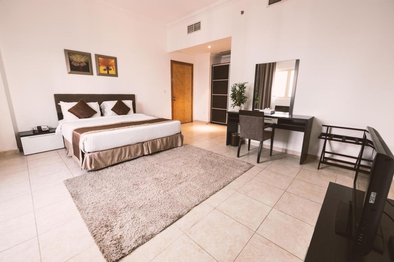 Magnum & West Bay Aparthotel